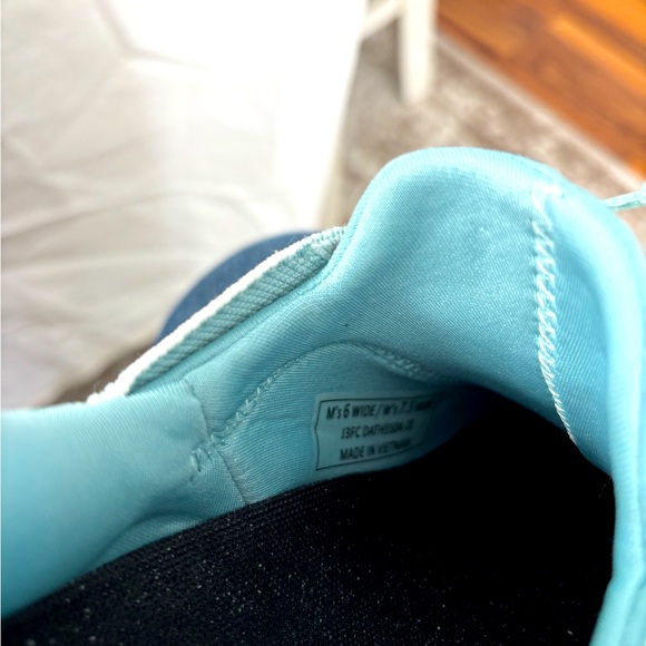 Kizik Women's Mint Green Sneakers Size 7.5 Wide - Picture 11 of 12